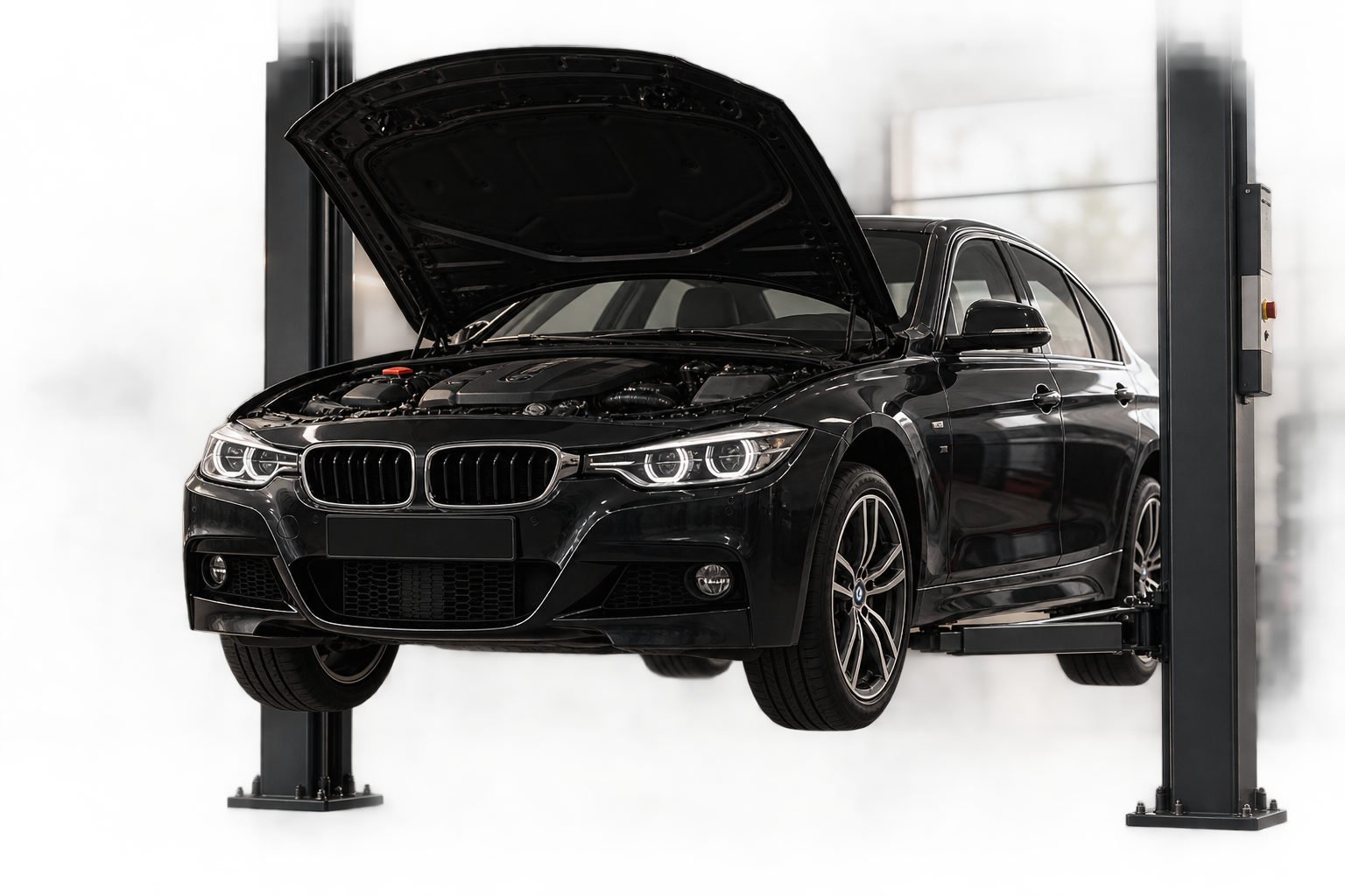 BMW 3er auf Hebebühne mit geöffneter Motorhaube